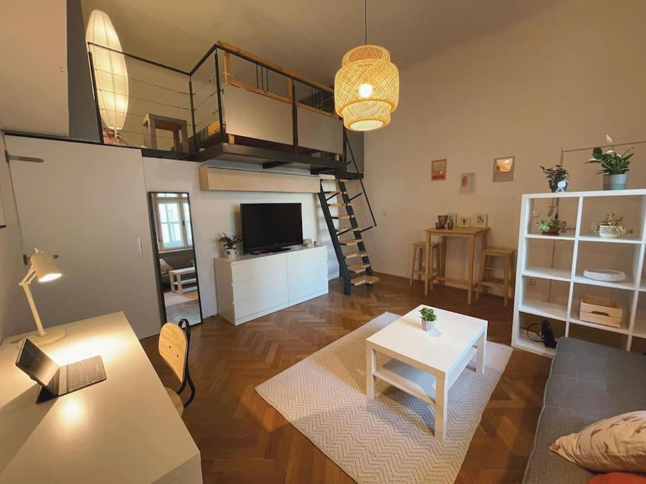 Stefanka Apartment Old Town Братислава Екстериор снимка
